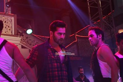 Varun Dhawan promotes film 'Badlapur' on TV Series CID sets