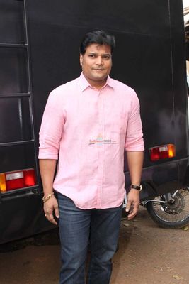 Varun Dhawan promotes film 'Badlapur' on TV Series CID sets