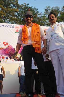 Celebrities at the Little Hearts Marathon, 2015 in Mumbai