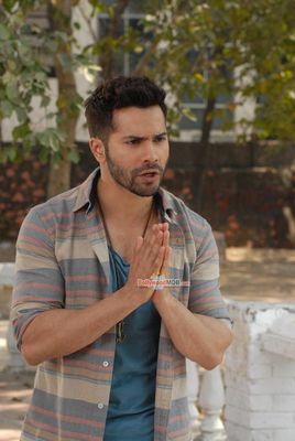 Varun Dhawan and Nawazuddin Siddiqui promote 'Badlapur' on Savdhaan India TV Show