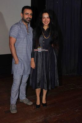 Jesse Randhawa and Varsha Usgaonkar perform with Sandip Soparkar at a dance performance