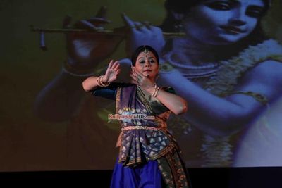 Jesse Randhawa and Varsha Usgaonkar perform with Sandip Soparkar at a dance performance