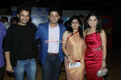 Sonalee Kulkarni, Swapnil Joshi, Prarthana Behere at Marathi film 'Mitwaa' premiere