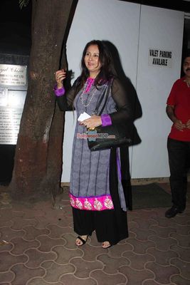 Kareena Kapoor, Saif Ali Khan, Karisma Kapoor, Rishi Kapoor, Neetu Kapoor at Randhir Kapoor's 68th birthday celebrations