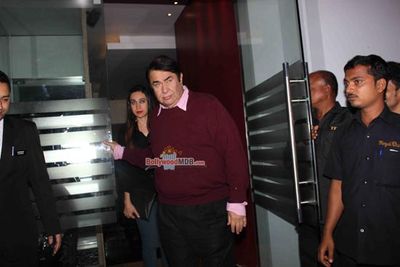 Kareena Kapoor, Saif Ali Khan, Karisma Kapoor, Rishi Kapoor, Neetu Kapoor at Randhir Kapoor's 68th birthday celebrations
