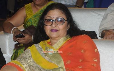 Bollywood and TV Celebs honoured at the Humlog Awards 2015