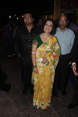 Bollywood and TV Celebs honoured at the Humlog Awards 2015
