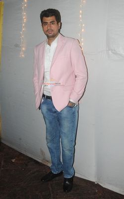Bollywood and TV Celebs honoured at the Humlog Awards 2015
