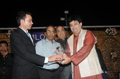 Bollywood and TV Celebs honoured at the Humlog Awards 2015