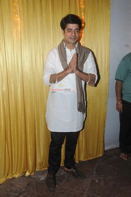 Bollywood and TV Celebs honoured at the Humlog Awards 2015