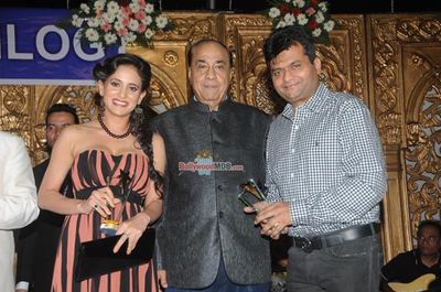 Bollywood and TV Celebs honoured at the Humlog Awards 2015