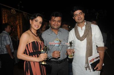 Bollywood and TV Celebs honoured at the Humlog Awards 2015