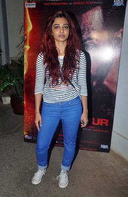 Tabu among Bolly Celebs at special screening of film 'Badlapur'