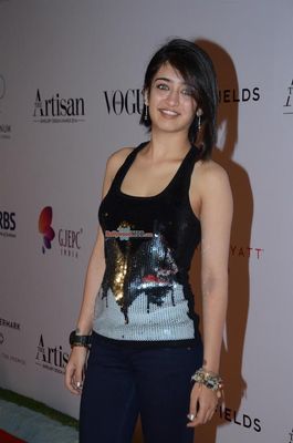 Sonam Kapoor, Malaika Arora Khan, Akshara Haasan at the 'The Artisan Jewellery Design Awards 2014'