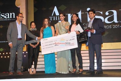 Sonam Kapoor, Malaika Arora Khan, Akshara Haasan at the 'The Artisan Jewellery Design Awards 2014'
