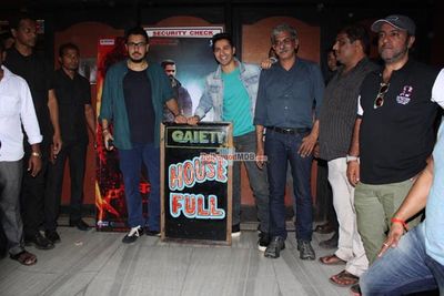 Varun Dhawan interacts with fans and promotes his film 'Badlapur'
