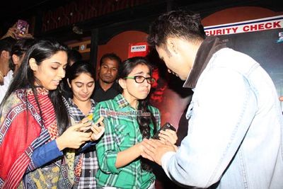 Varun Dhawan interacts with fans and promotes his film 'Badlapur'