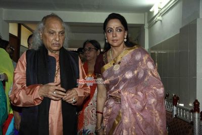 Hema Malini, Asha Bhosle, Pandit Jasraj at a devotional Album and Book Launch