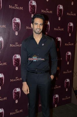 Soha Ali Khan, Sarah Jane Dias, Urvashi Rautela at the launch of a new Choco Cappuccino flavour of Magnum Icecream