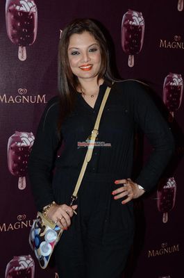 Soha Ali Khan, Sarah Jane Dias, Urvashi Rautela at the launch of a new Choco Cappuccino flavour of Magnum Icecream