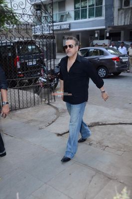 Kangana Ranaut, Neil Nitin Mukesh among Bollywood celebs at condolence meet of Madhur Bhandarkar's Mother