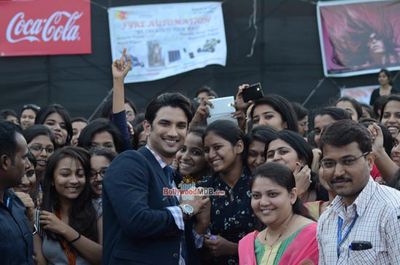 Sushant Singh Rajput at film 'Detective Byomkesh Bakshy!' inspired fashion show at Somaiya College