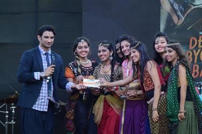 Sushant Singh Rajput at film 'Detective Byomkesh Bakshy!' inspired fashion show at Somaiya College