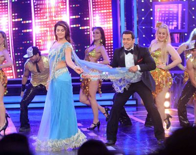 Arjun Rampal and Jacqueline Fernandez at the promotion of film 'Roy' on the sets Big Boss Season 8