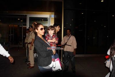 Shah Rukh Khan with his family snapped at Mumbai International Airport