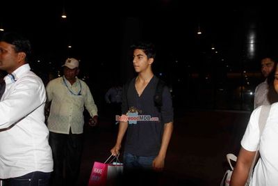 Shah Rukh Khan with his family snapped at Mumbai International Airport