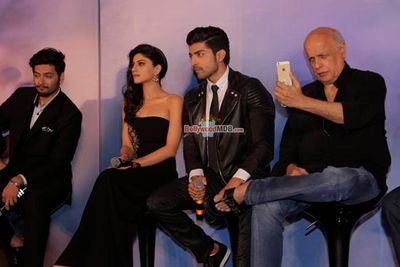 Ali Fazal, Gurmeet Choudhary, Sapna Pabbi, Vikram Bhatt, Mahesh Bhatt at the launch of song 'Bheeg loon' from 'Khamoshiyan'