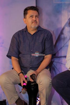Ali Fazal, Gurmeet Choudhary, Sapna Pabbi, Vikram Bhatt, Mahesh Bhatt at the launch of song 'Bheeg loon' from 'Khamoshiyan'