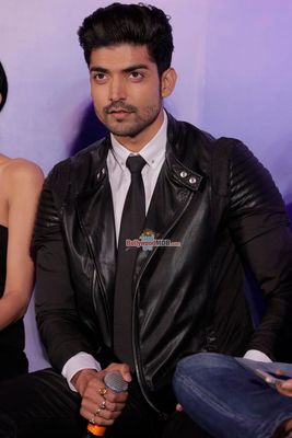 Ali Fazal, Gurmeet Choudhary, Sapna Pabbi, Vikram Bhatt, Mahesh Bhatt at the launch of song 'Bheeg loon' from 'Khamoshiyan'