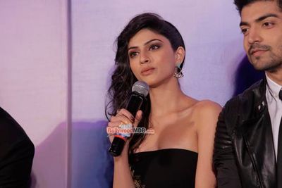 Ali Fazal, Gurmeet Choudhary, Sapna Pabbi, Vikram Bhatt, Mahesh Bhatt at the launch of song 'Bheeg loon' from 'Khamoshiyan'
