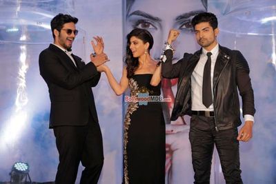 Ali Fazal, Gurmeet Choudhary, Sapna Pabbi, Vikram Bhatt, Mahesh Bhatt at the launch of song 'Bheeg loon' from 'Khamoshiyan'