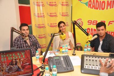 Sonam Kapoor, Arbaaz Khan, Varun Sharma at 'Dolly Ki Doli' promotions in Radio Mirchi FM Studios