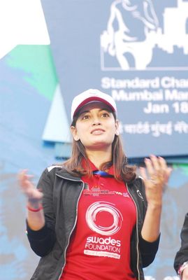 The Standard Chartered Mumbai Marathon 2015 witnesses the presence of many Bollywood Celebrities