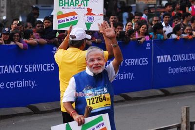 The Standard Chartered Mumbai Marathon 2015 witnesses the presence of many Bollywood Celebrities