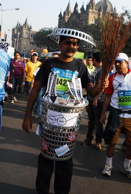 The Standard Chartered Mumbai Marathon 2015 witnesses the presence of many Bollywood Celebrities