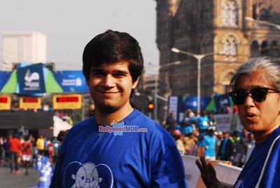 The Standard Chartered Mumbai Marathon 2015 witnesses the presence of many Bollywood Celebrities