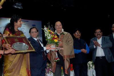 Mumbai University felicitates Rani Mukherjee and Prem Chopra