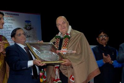 Mumbai University felicitates Rani Mukherjee and Prem Chopra
