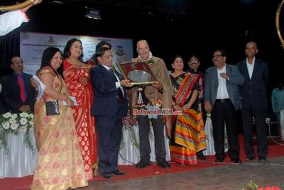 Mumbai University felicitates Rani Mukherjee and Prem Chopra