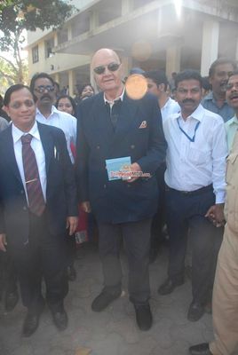 Mumbai University felicitates Rani Mukherjee and Prem Chopra