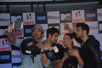 Esha Deol, Vijender Singh, Karan Kundra, Rannvijay Singh at reality show MTV Hero Roadies X2 press meet