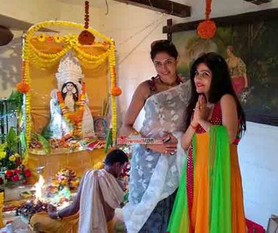 Bollywood Celebs at Bappi Lahiri's Saraswati Puja at his residence