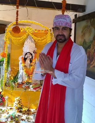 Bollywood Celebs at Bappi Lahiri's Saraswati Puja at his residence