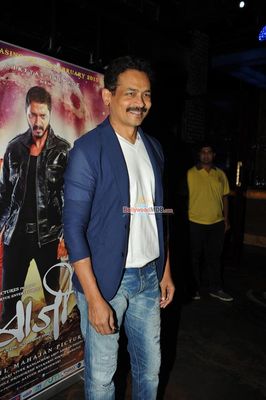 Actor Shreyas Talpade celebrates birthday with the cast of his Marathi superhero film!