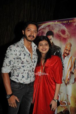 Actor Shreyas Talpade celebrates birthday with the cast of his Marathi superhero film!
