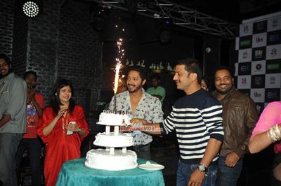 Actor Shreyas Talpade celebrates birthday with the cast of his Marathi superhero film!